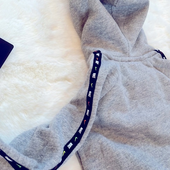 New with tags NIKE BABY’S ONE PIECE HOODED OUTFIT with logo and zip front Grey - Picture 4 of 5